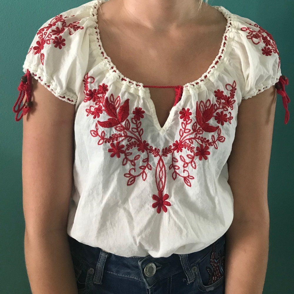 White fitted top with red crochet embroidering